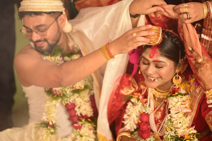 The Bengali Wedding Card Has Its Own Language. Here Is How to Speak It.