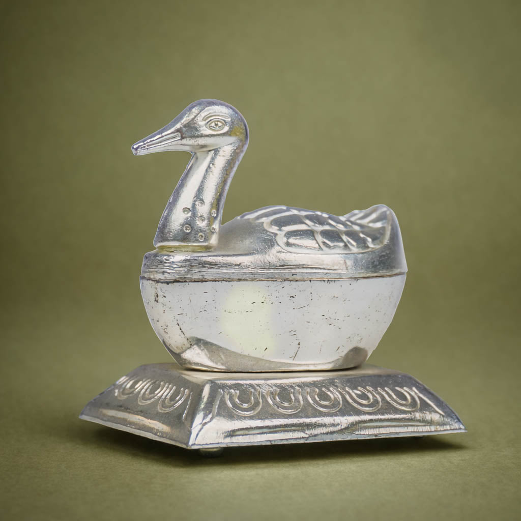 White Metal Swan Showpiece-GRI0390